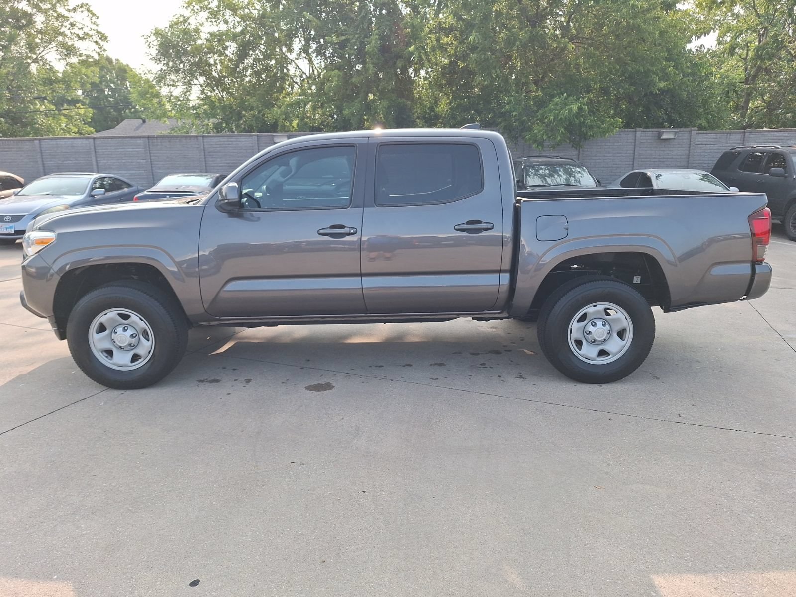 Used 2020 Toyota Tacoma SR w/ SR Convenience Package RWD image 3