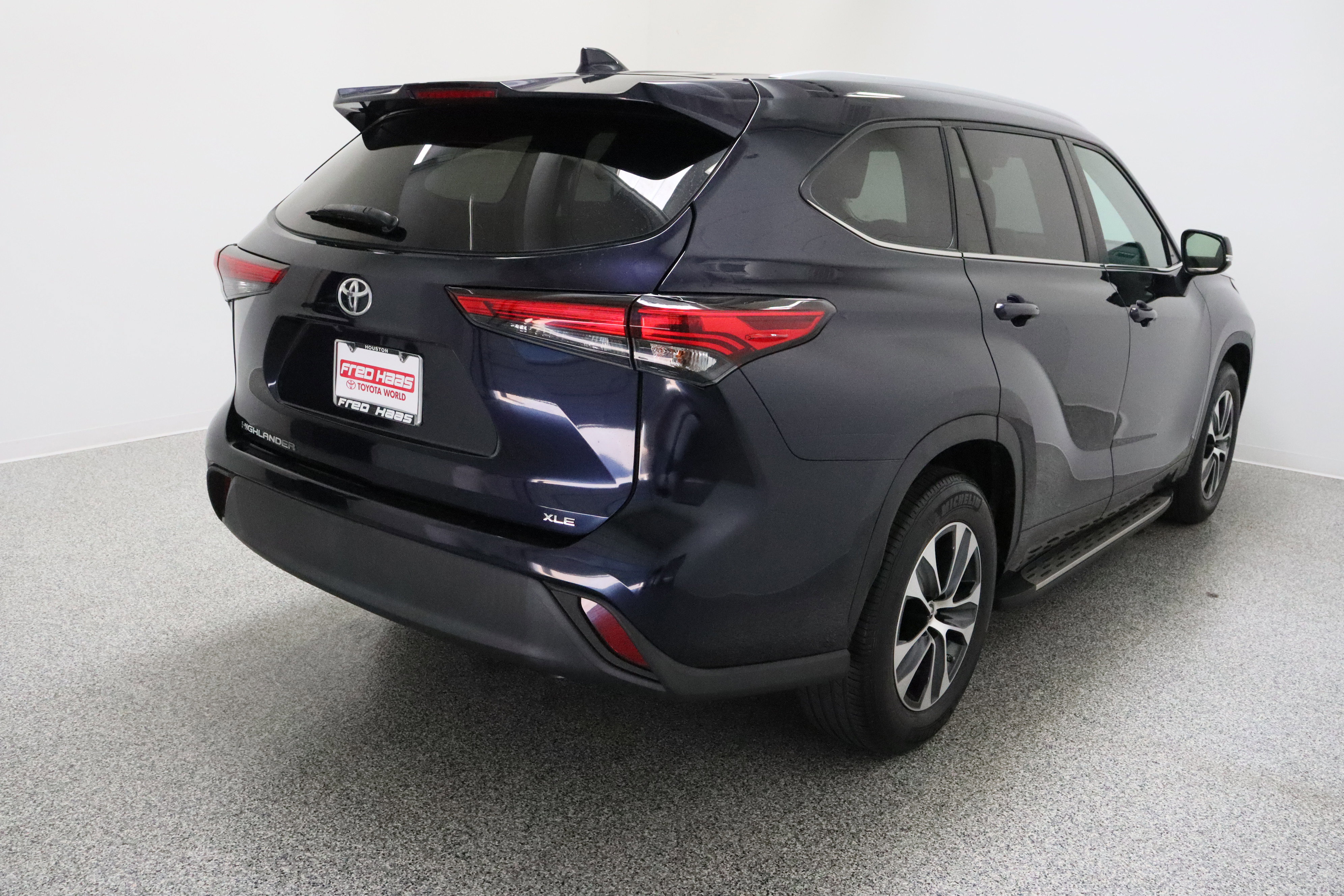 Used 2023 Toyota Highlander XLE image 7