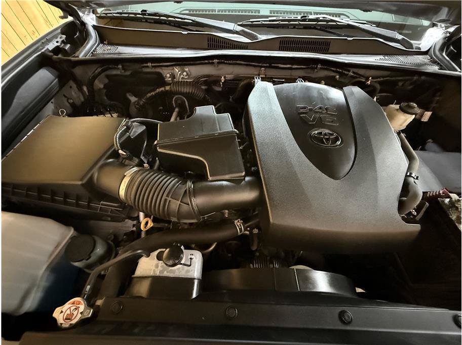 Used 2020 Toyota Tacoma TRD Sport AWD/4WD image 25