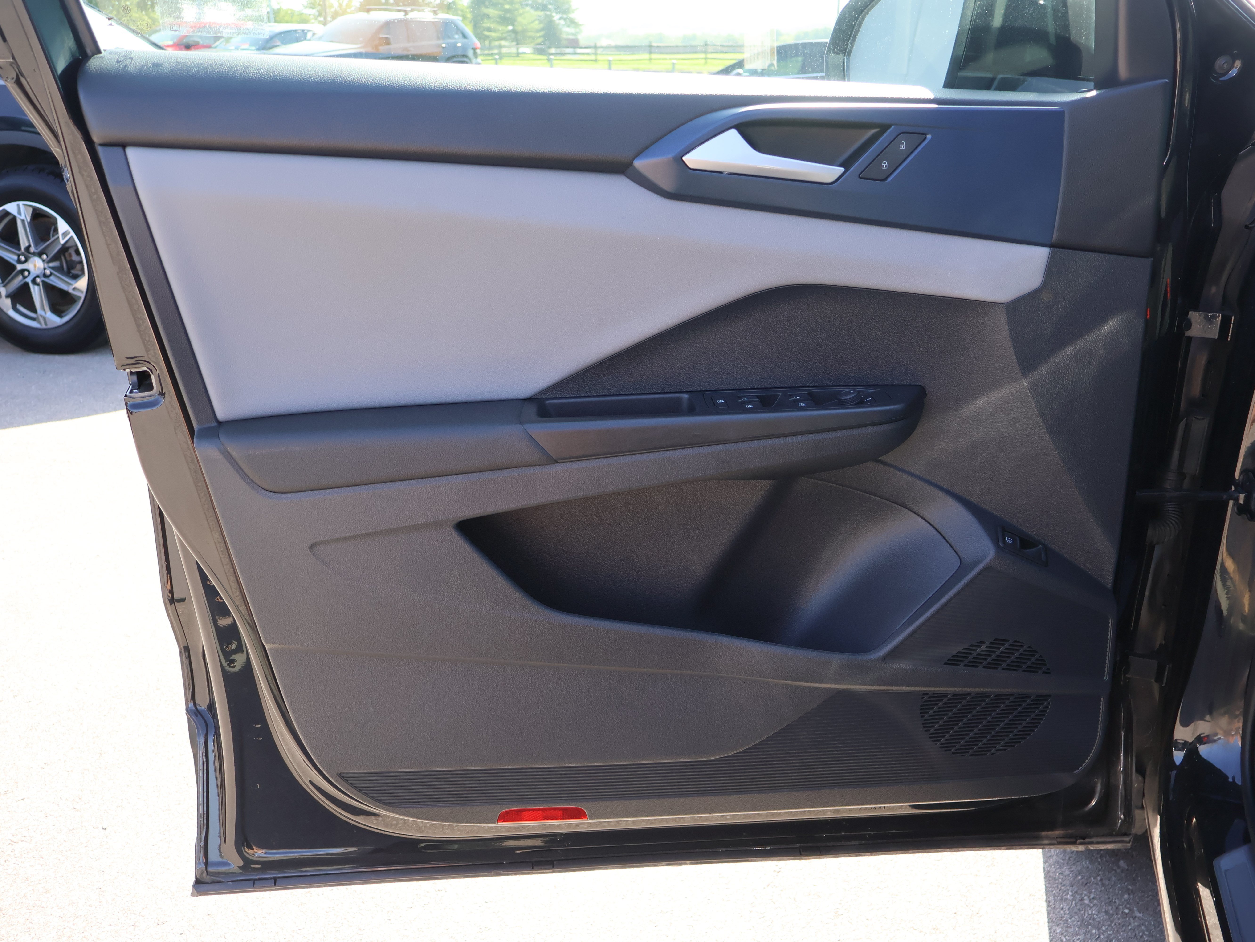 Used 2023 Volkswagen Taos SE w/ Panoramic Sunroof Package AWD/4WD image 47