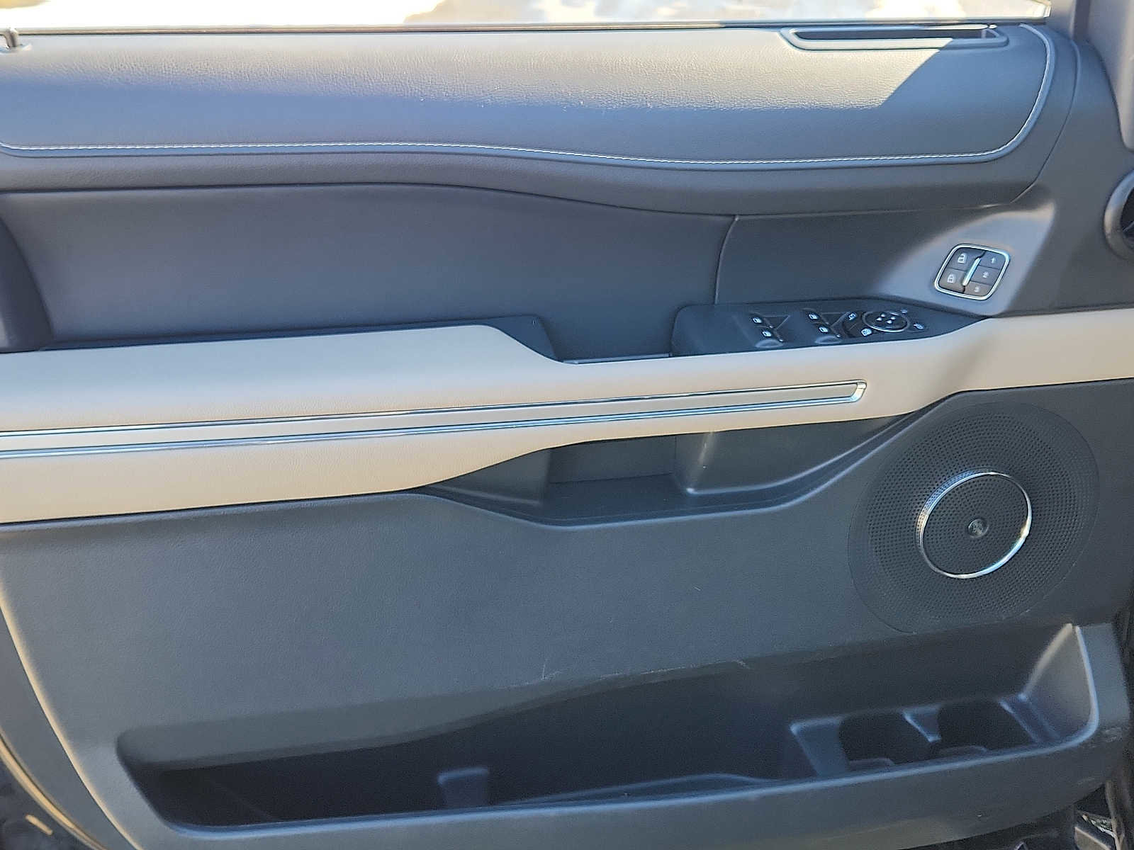 Used 2023 Ford Expedition Max Limited image 12