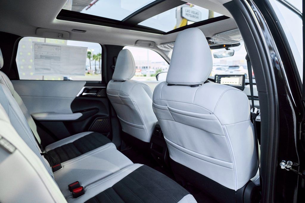 New 2026 Mitsubishi Outlander SE FWD image 24