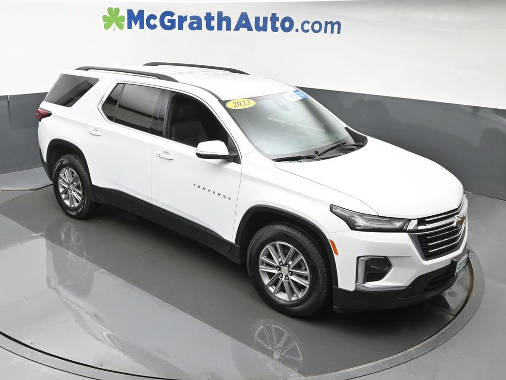 Used 2023 Chevrolet Traverse LT w/ Rear Camera Mirror Package image 3
