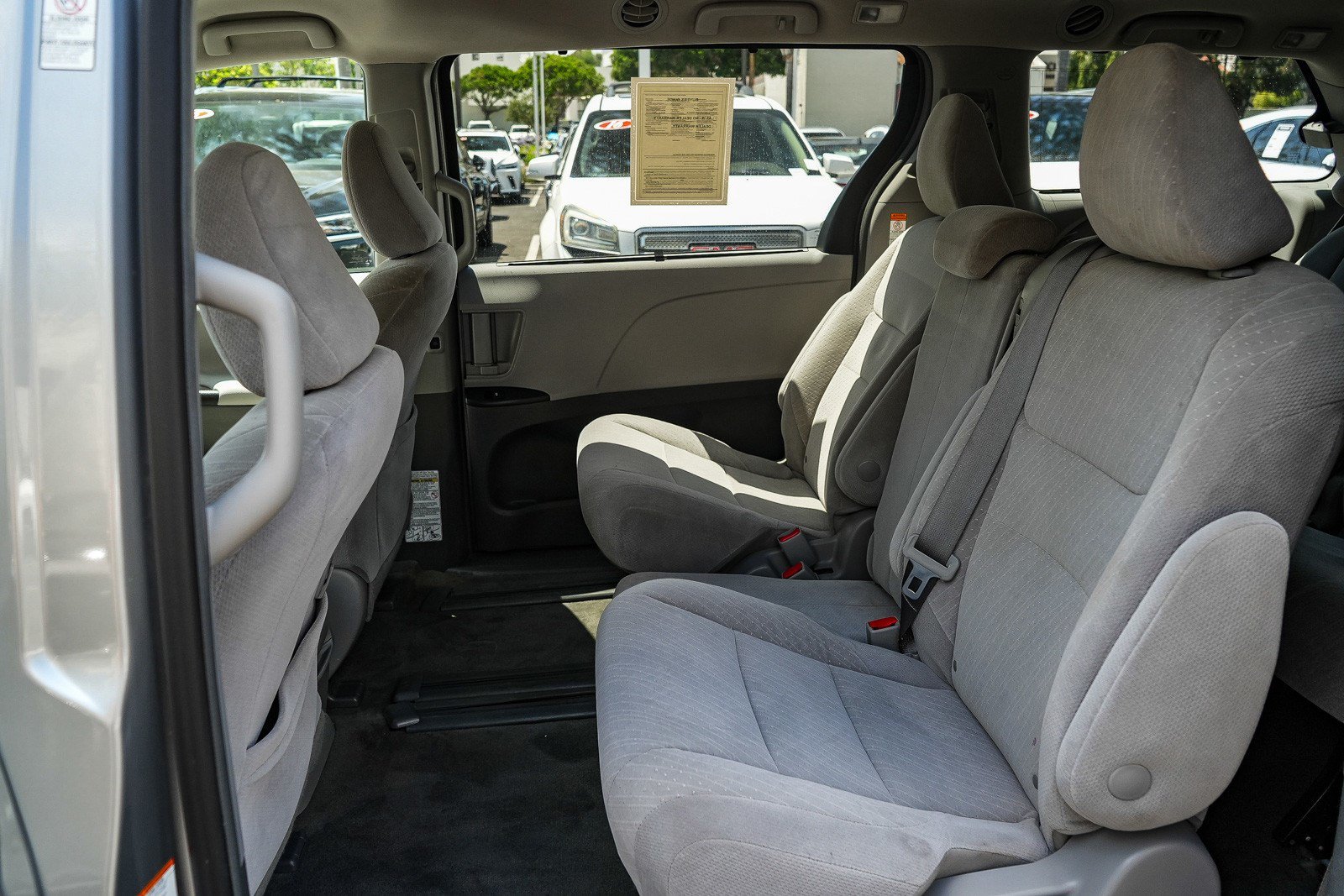 Used 2018 Toyota Sienna LE FWD image 17