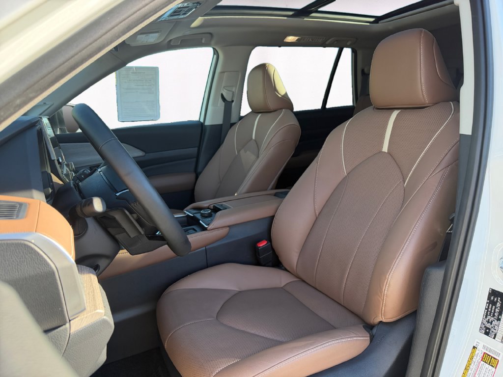 Used 2026 Toyota Grand Highlander AWD image 9