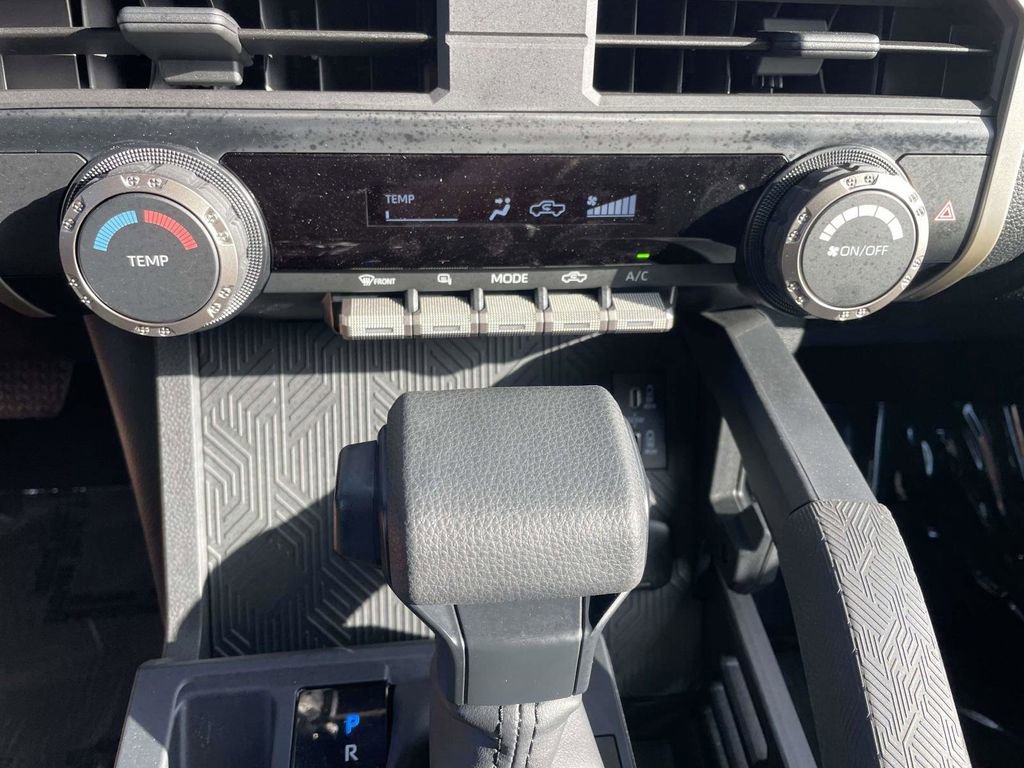 Used 2025 Toyota Tacoma SR5 AWD/4WD image 40