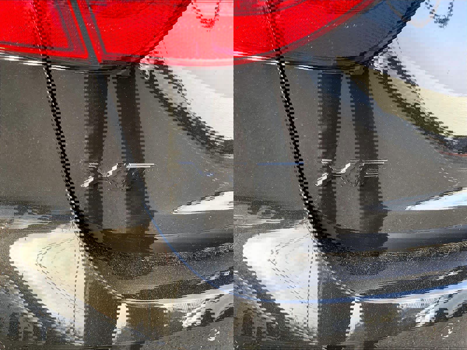 Used 2022 Jaguar XF SE image 9