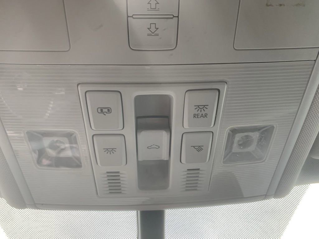 Used 2016 Volkswagen Golf Limited Edition FWD image 17