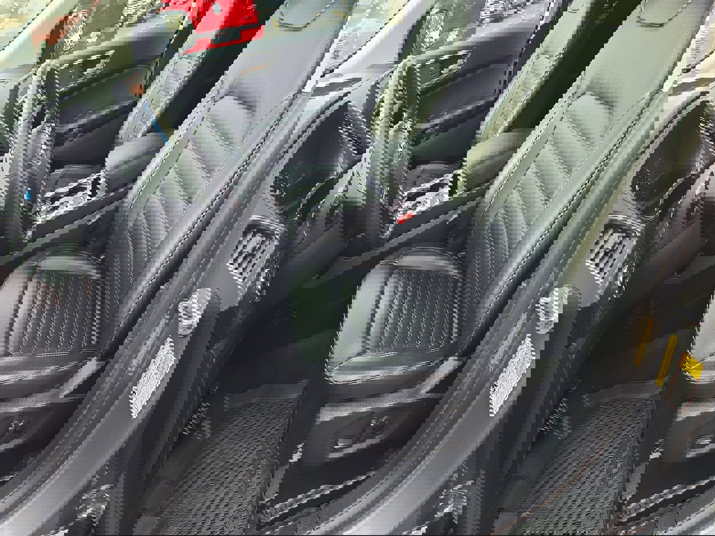 Used 2023 Ford Edge SEL w/ Convenience Package image 9