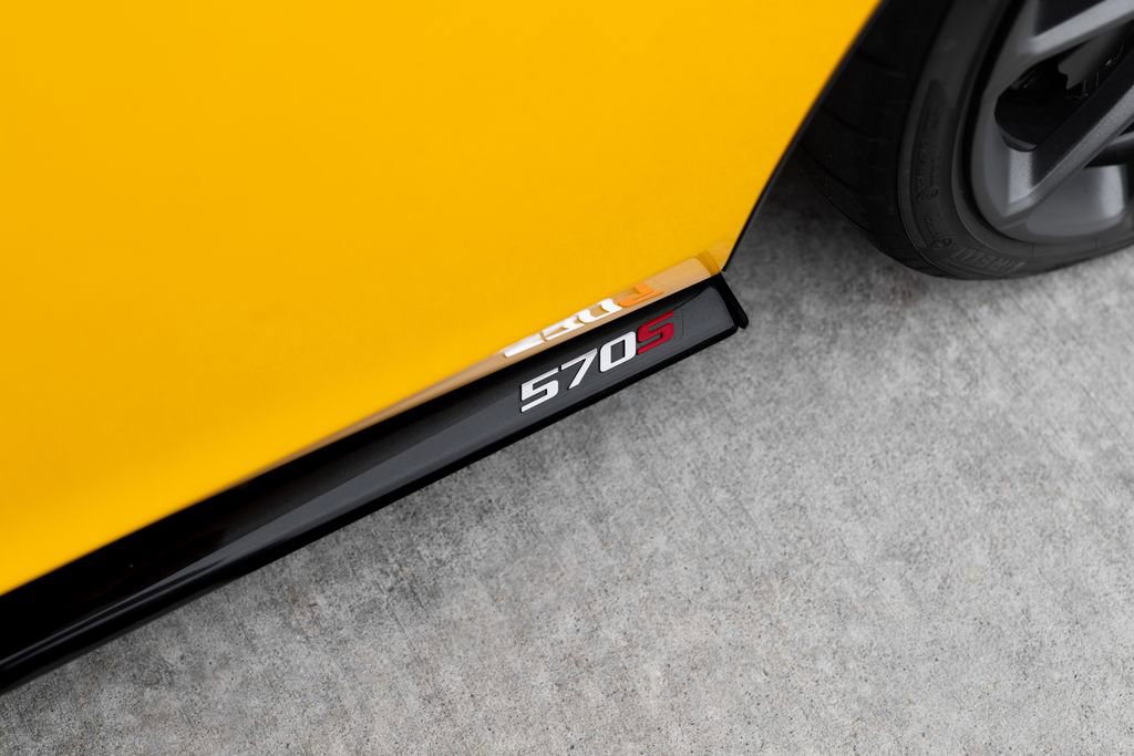 Used 2019 McLaren 570S Spider RWD image 7