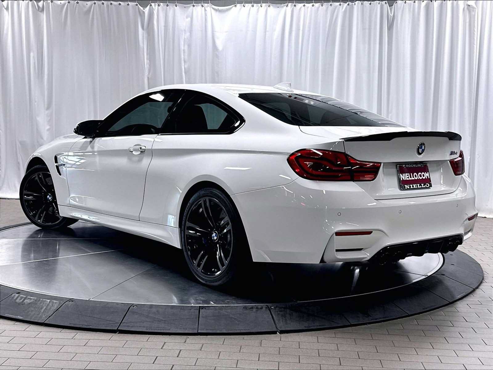 Used 2019 BMW M4 Coupe w/ Executive Package RWD image 3