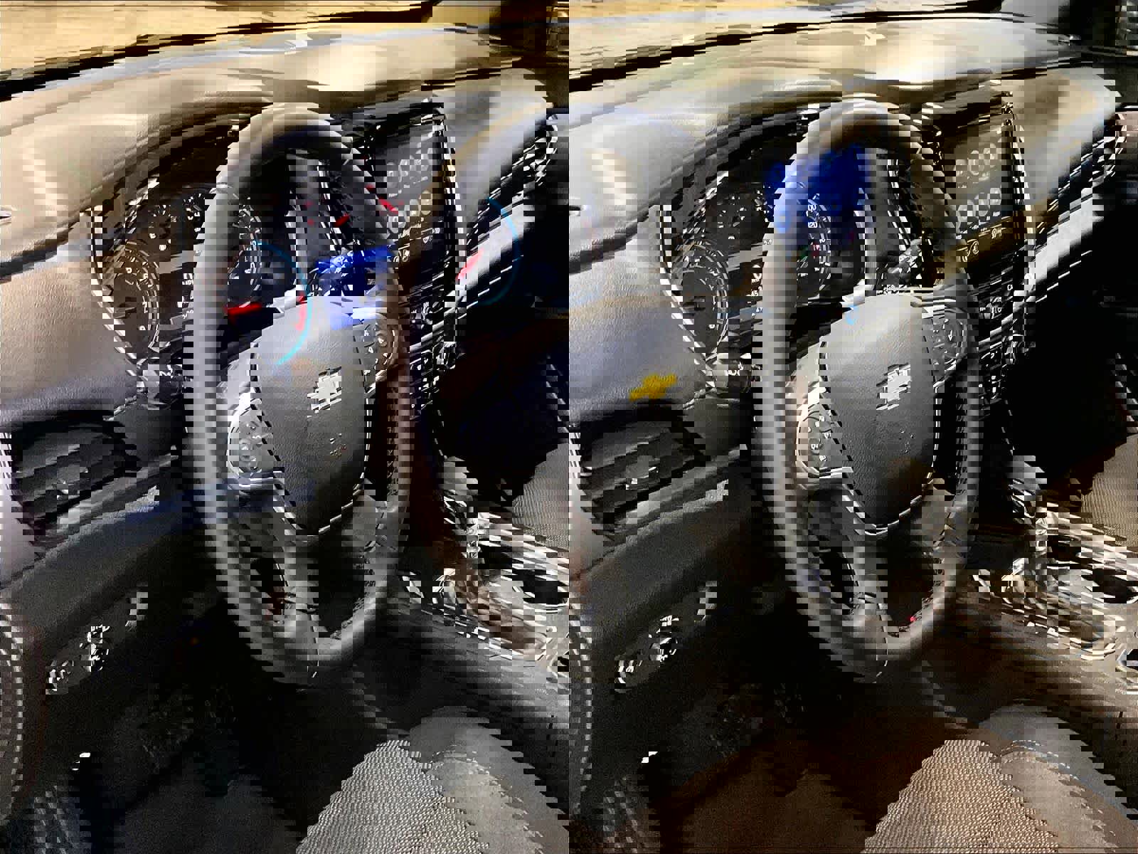 Used 2023 Chevrolet Traverse LT image 8