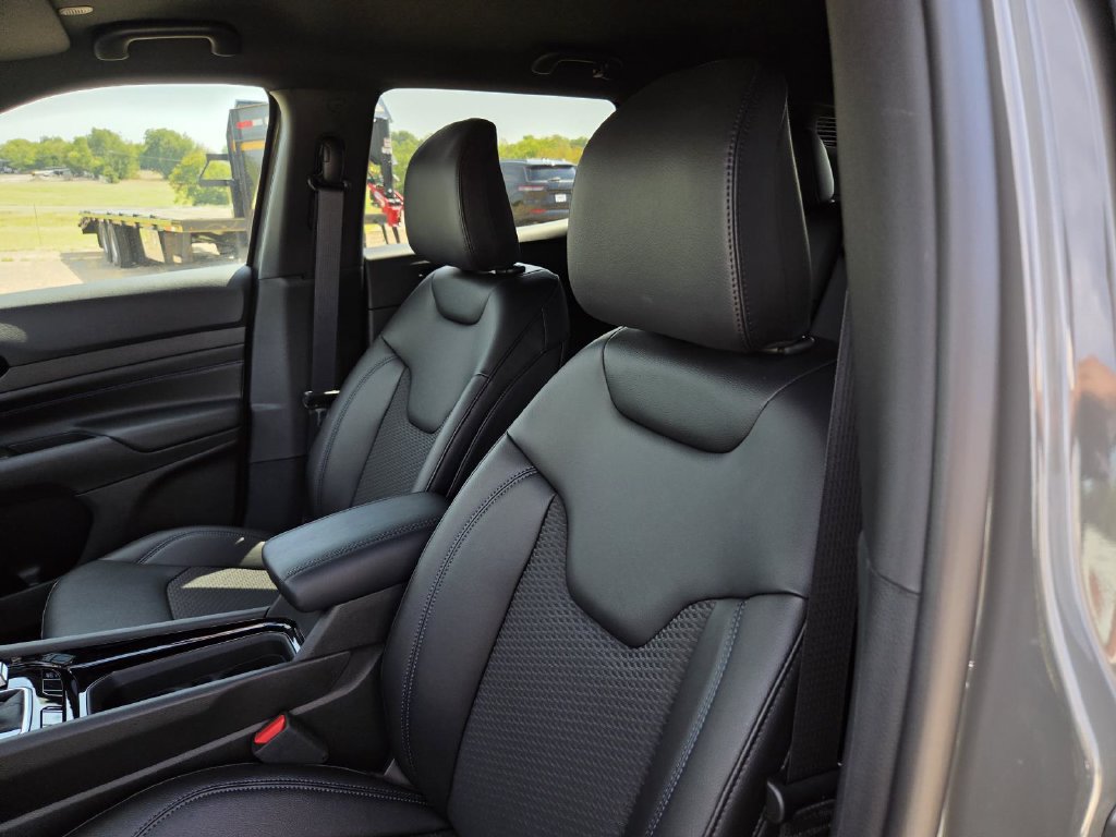 New 2026 Jeep Compass Latitude AWD/4WD image 22