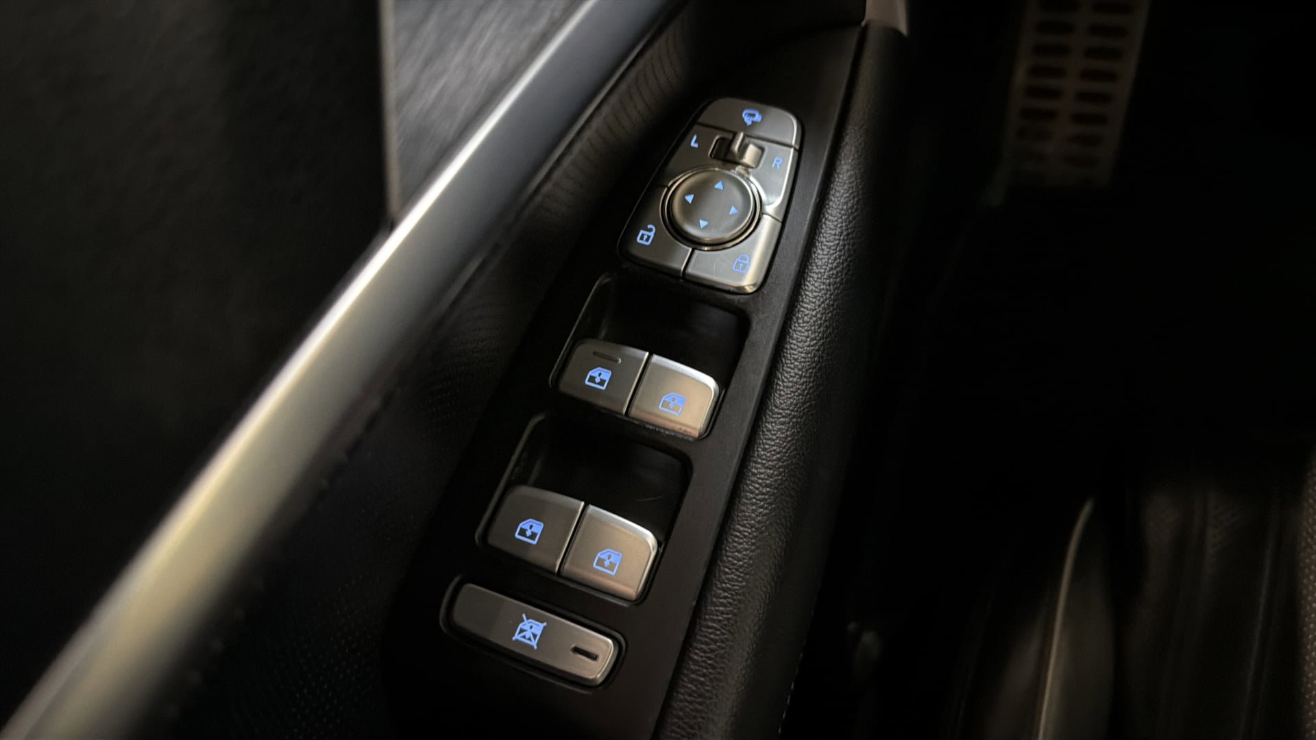 Used 2019 Genesis G70 3.3T Advanced RWD image 19
