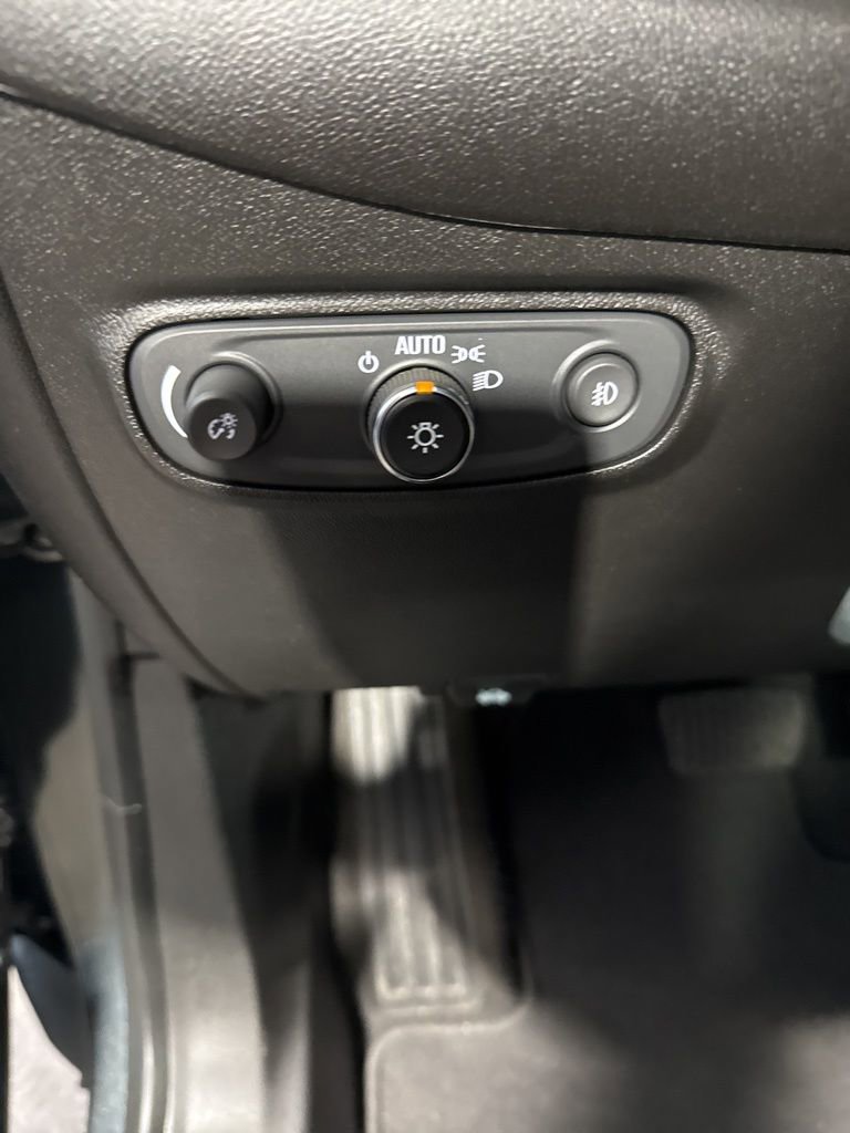 Used 2020 Chevrolet Equinox LT image 38