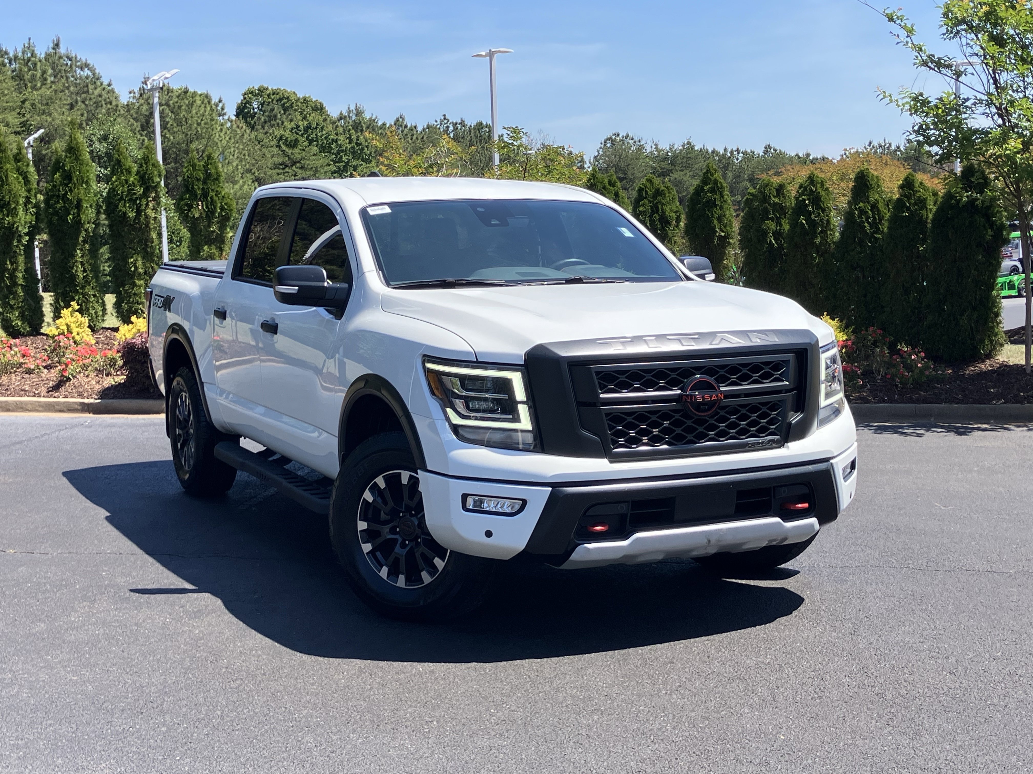 Used 2023 Nissan Titan PRO-4X w/ Pro-4x Convenience Package AWD/4WD image 2