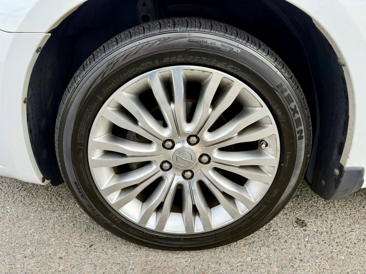 Used 2011 Chrysler 200 Limited FWD image 38