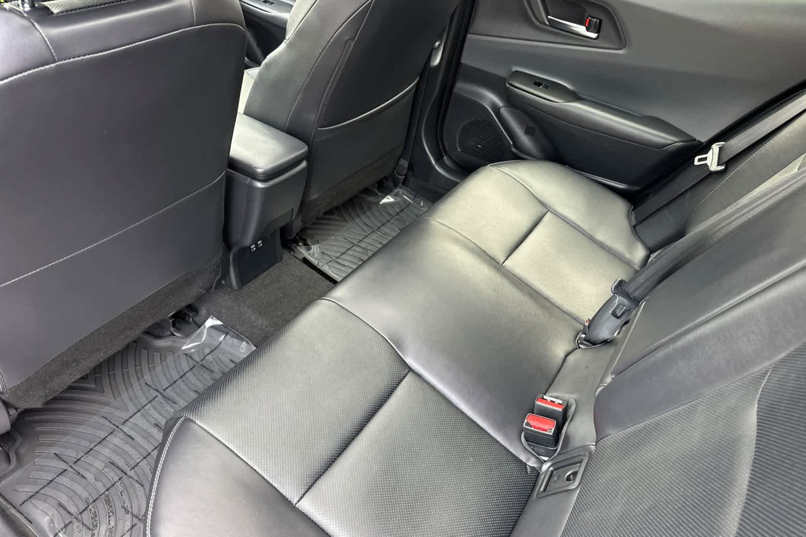 Used 2024 Toyota Prius XLE AWD/4WD image 4