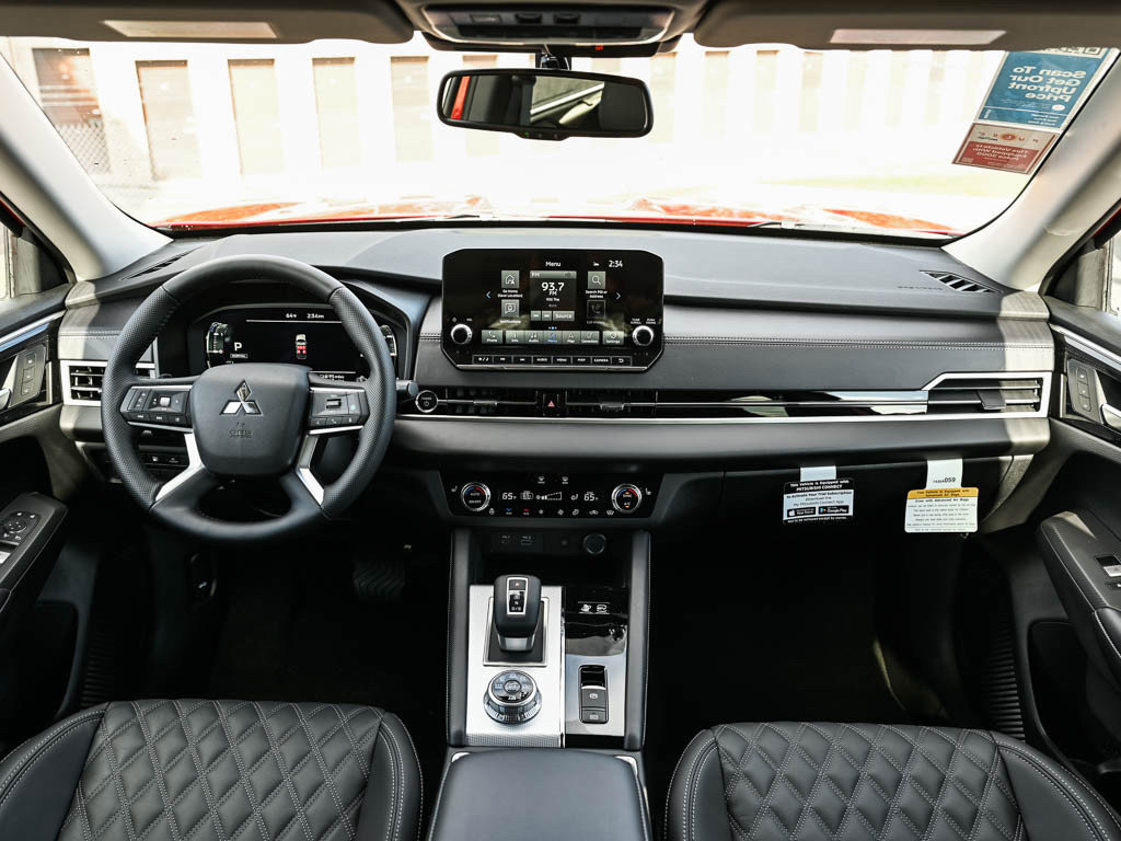 New 2025 Mitsubishi Outlander SEL image 13