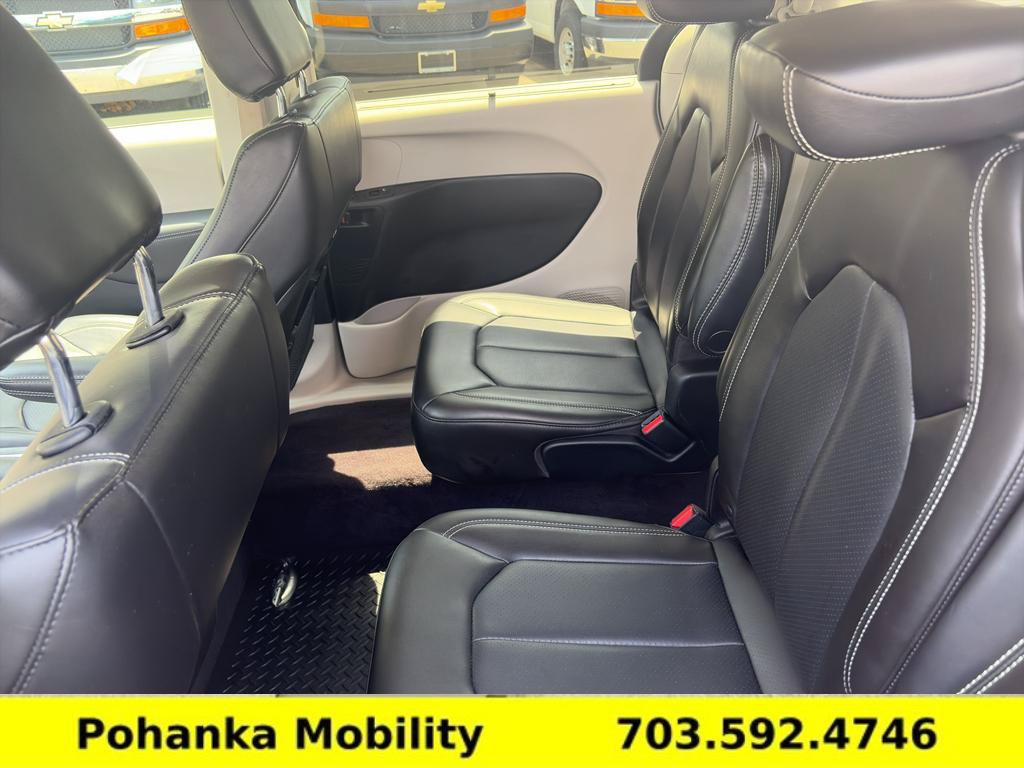 Used 2023 Chrysler Pacifica Touring-L FWD image 27