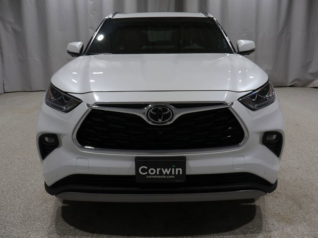 Used 2025 Toyota Highlander Platinum image 8