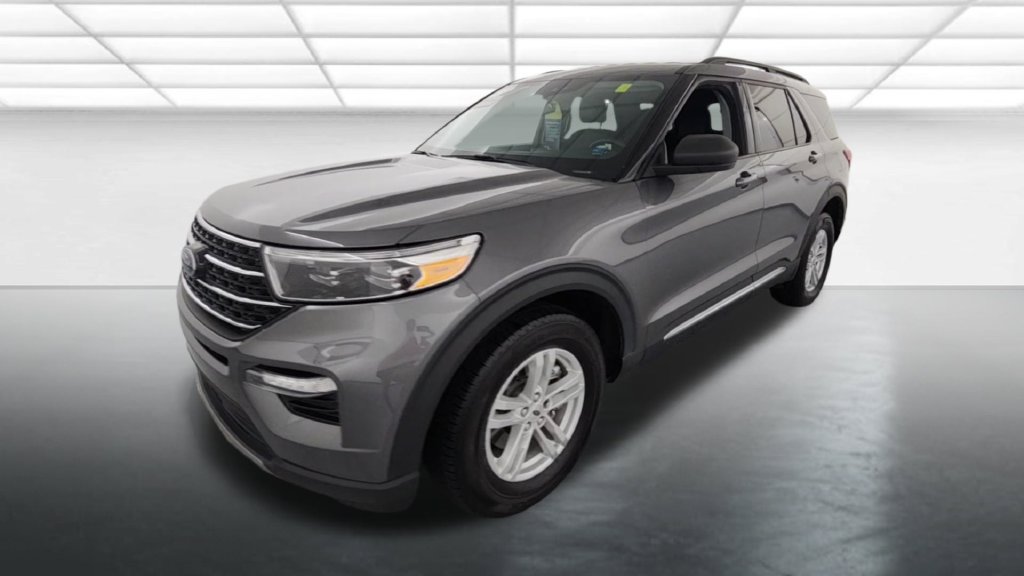 Used 2024 Ford Explorer XLT w/ Equipment Group 202A AWD/4WD image 4