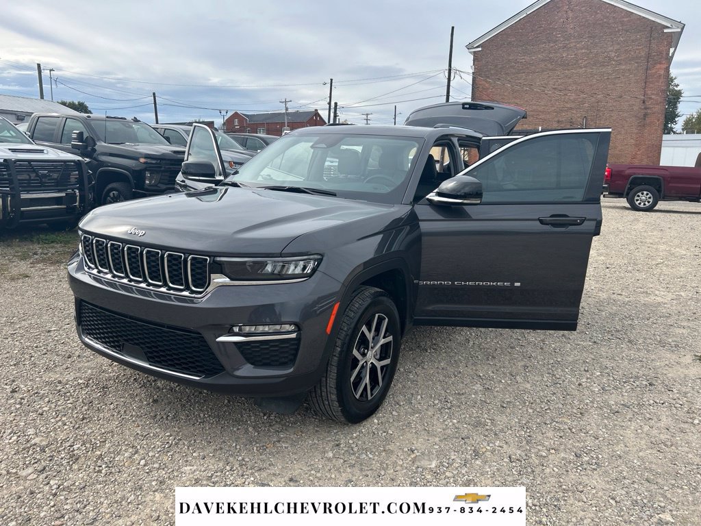 Used 2024 Jeep Grand Cherokee Limited w/ Trailer Tow Package AWD/4WD image 10