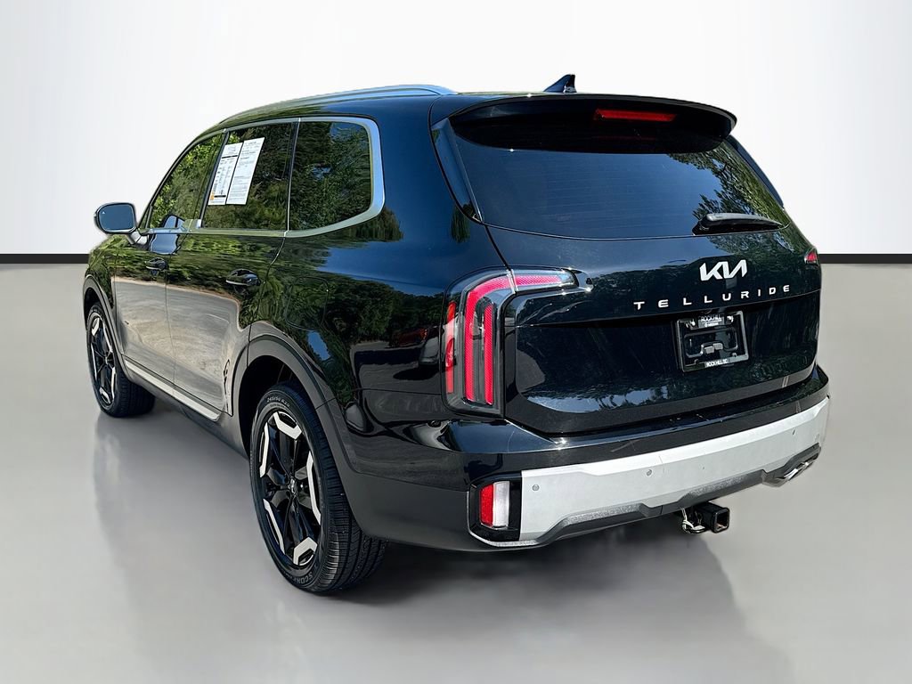 Used 2024 Kia Telluride EX w/ EX Captain's Chair Package FWD image 6