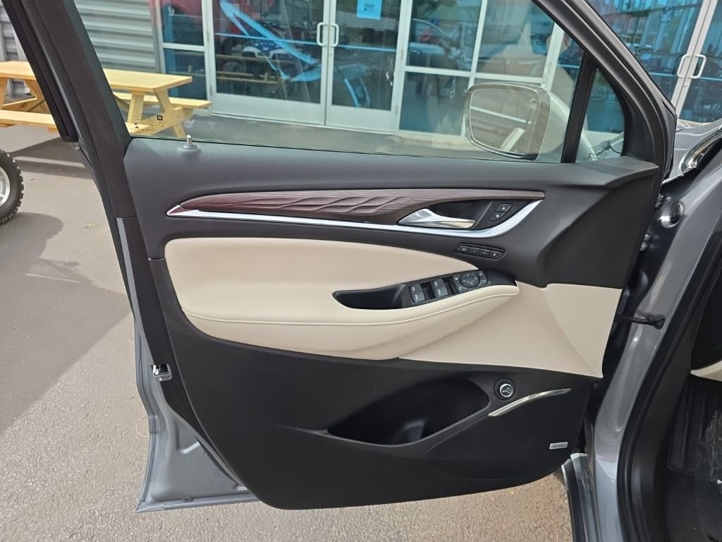 Used 2023 Buick Enclave Avenir FWD image 11