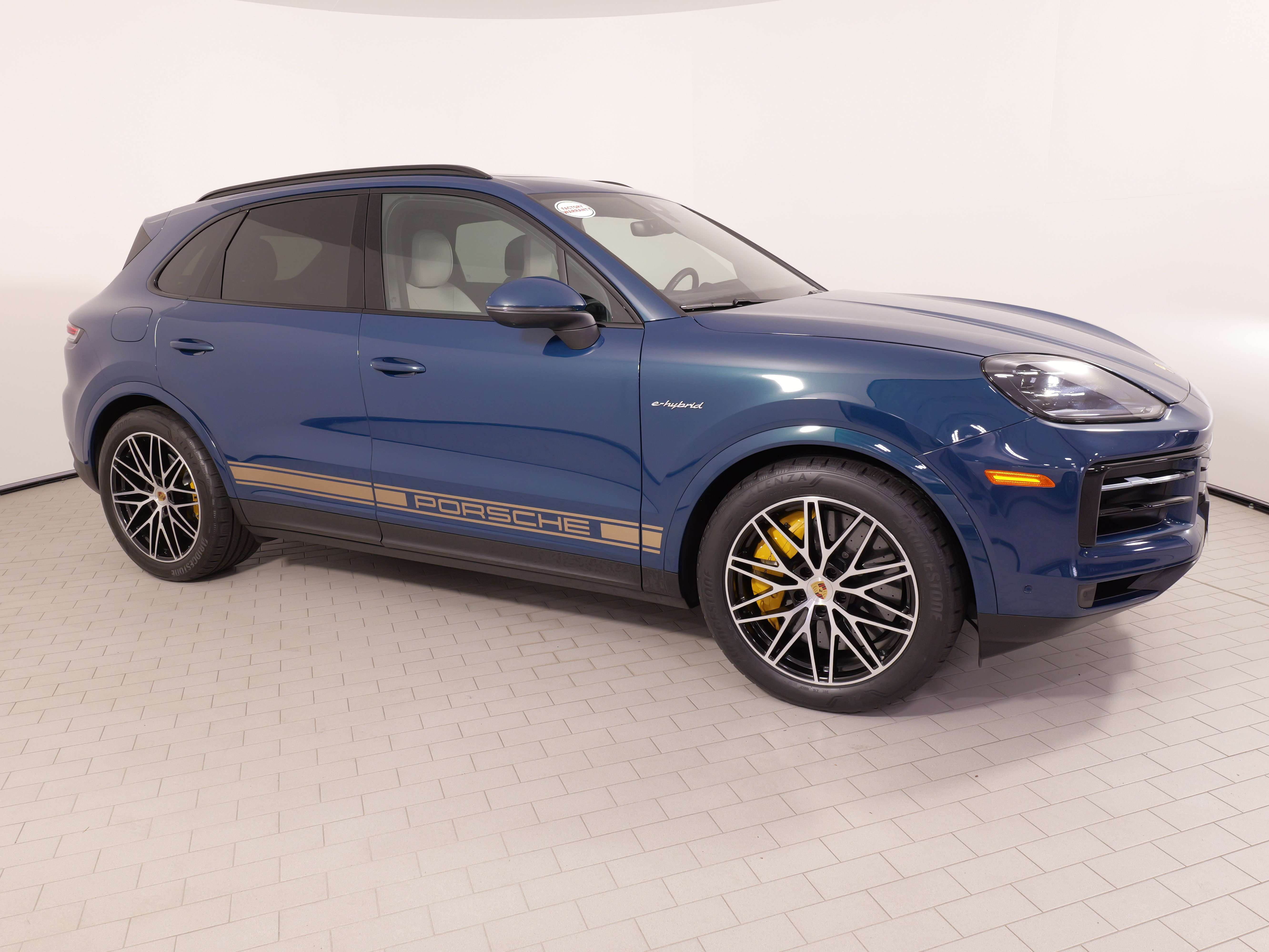 Used 2024 Porsche Cayenne S AWD/4WD image 10