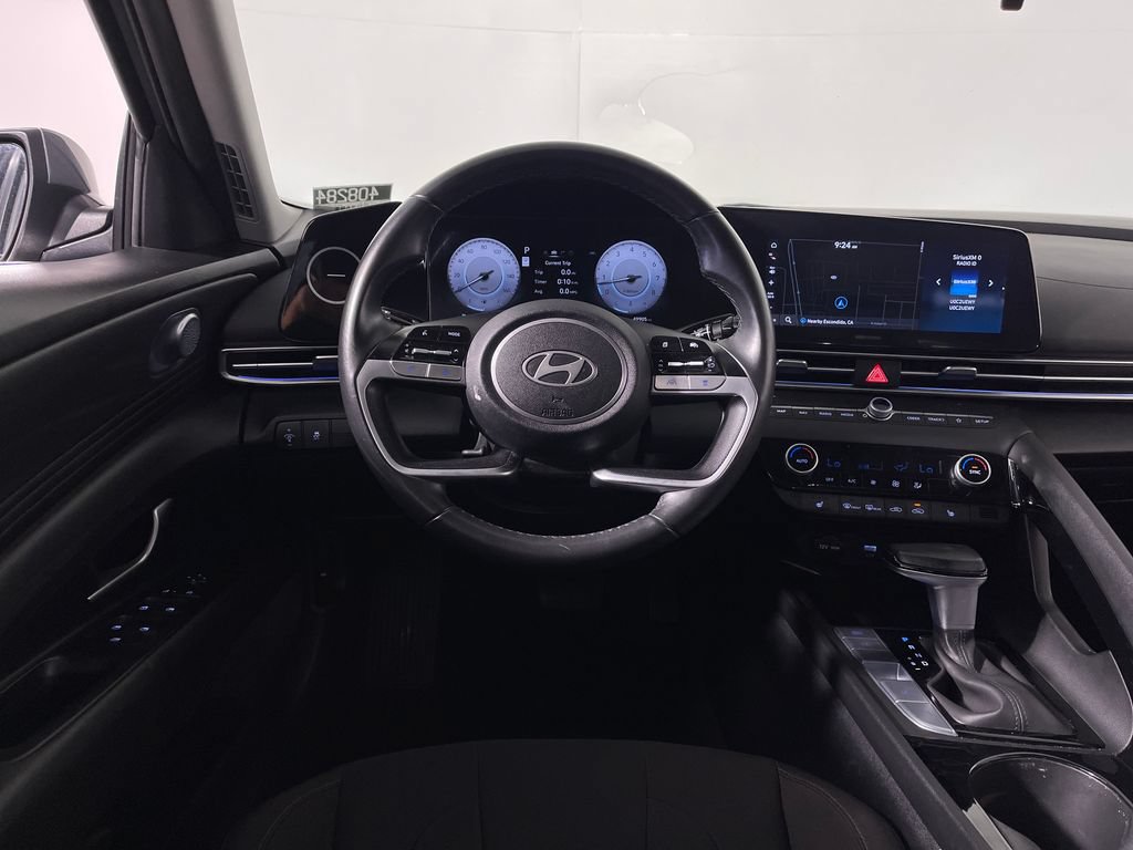 Certified 2025 Hyundai Elantra SEL FWD image 16