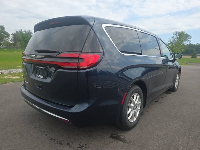 Used 2023 Chrysler Pacifica Touring-L FWD image 8