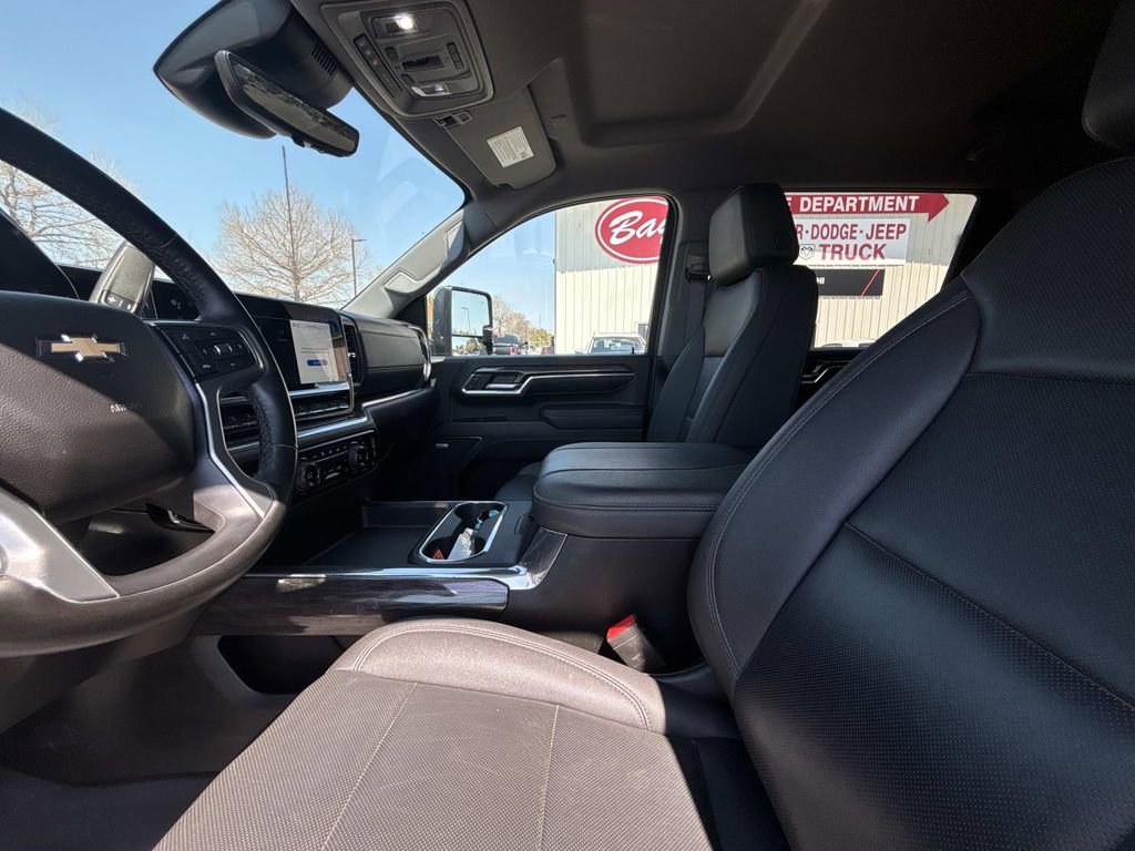 Used 2024 Chevrolet Silverado 2500 LTZ w/ LTZ Premium Package image 9