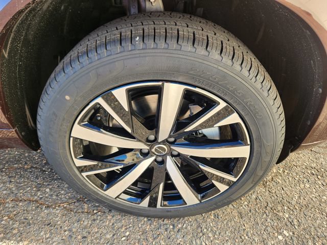 New 2026 Volvo XC90 B5 Core w/ Protection Package AWD/4WD image 16