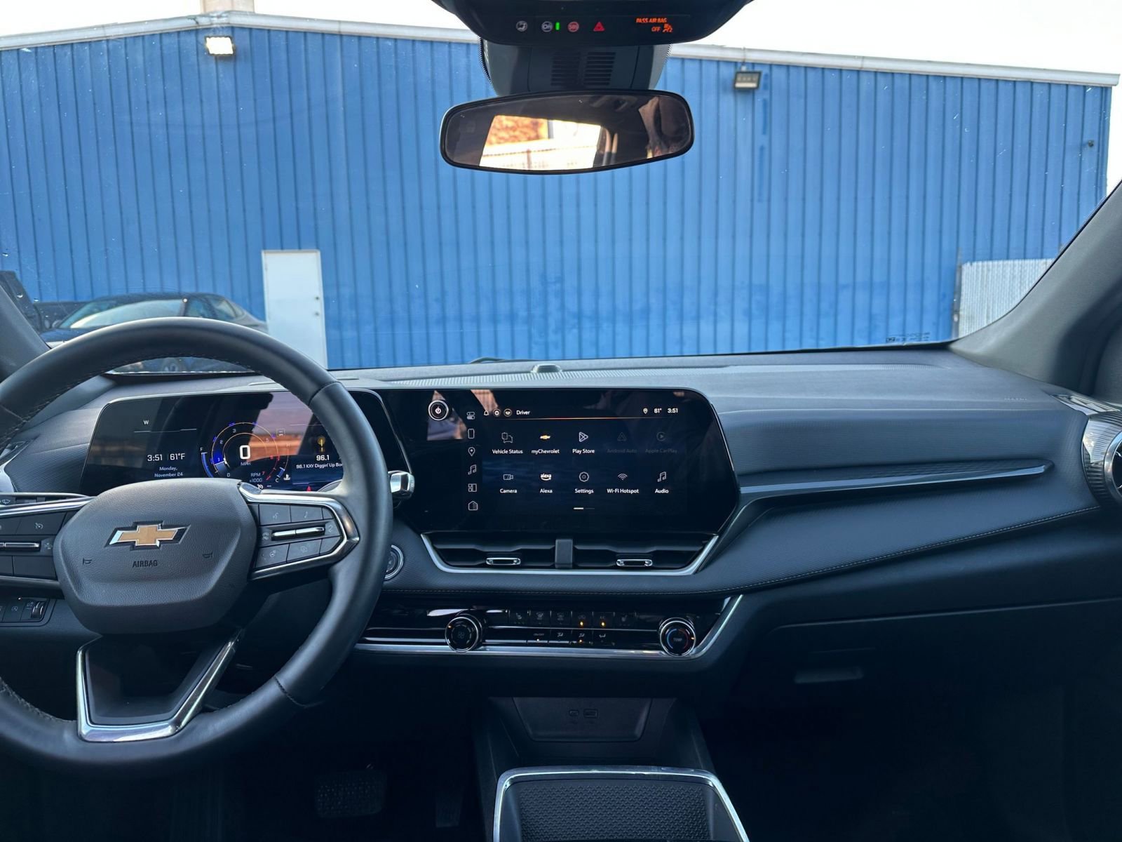 Used 2025 Chevrolet Equinox LT image 32