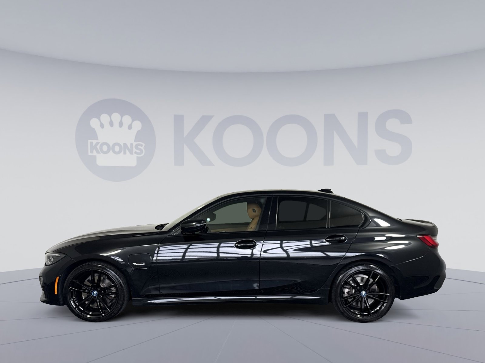 Used 2022 BMW 330e w/ M Sport Package RWD image 2