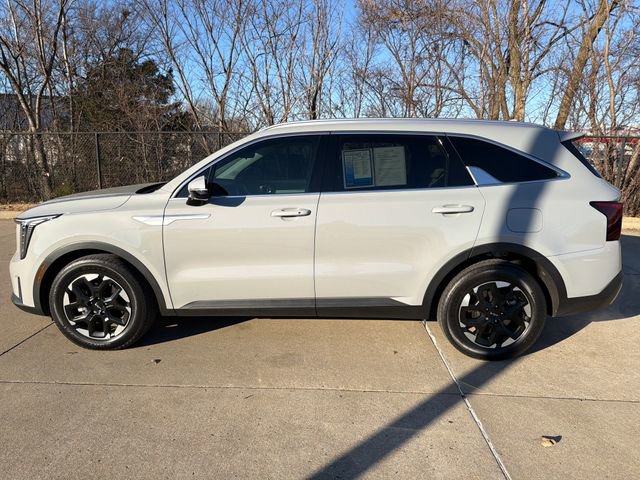 Used 2025 Kia Sorento S w/ Panoramic Sunroof Package image 2