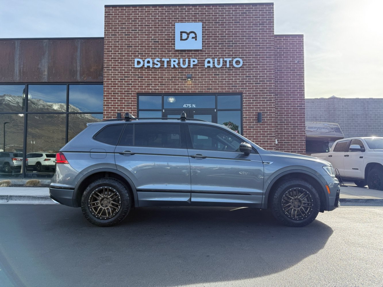 Used 2021 Volkswagen Tiguan SE R-Line AWD/4WD image 5