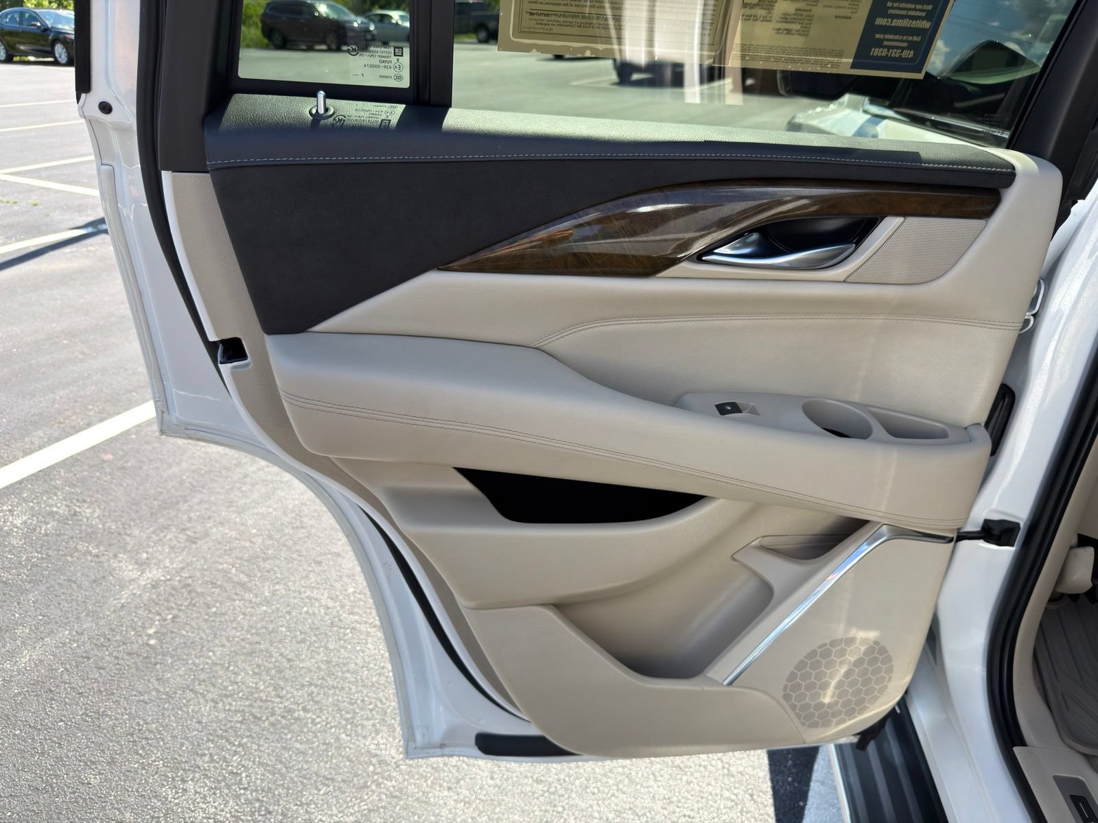 Used 2018 Cadillac Escalade Luxury AWD/4WD image 33