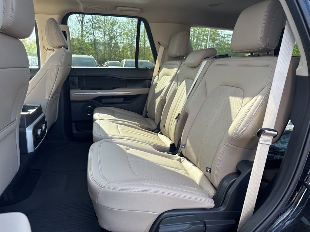 Used 2024 Ford Expedition Limited image 12