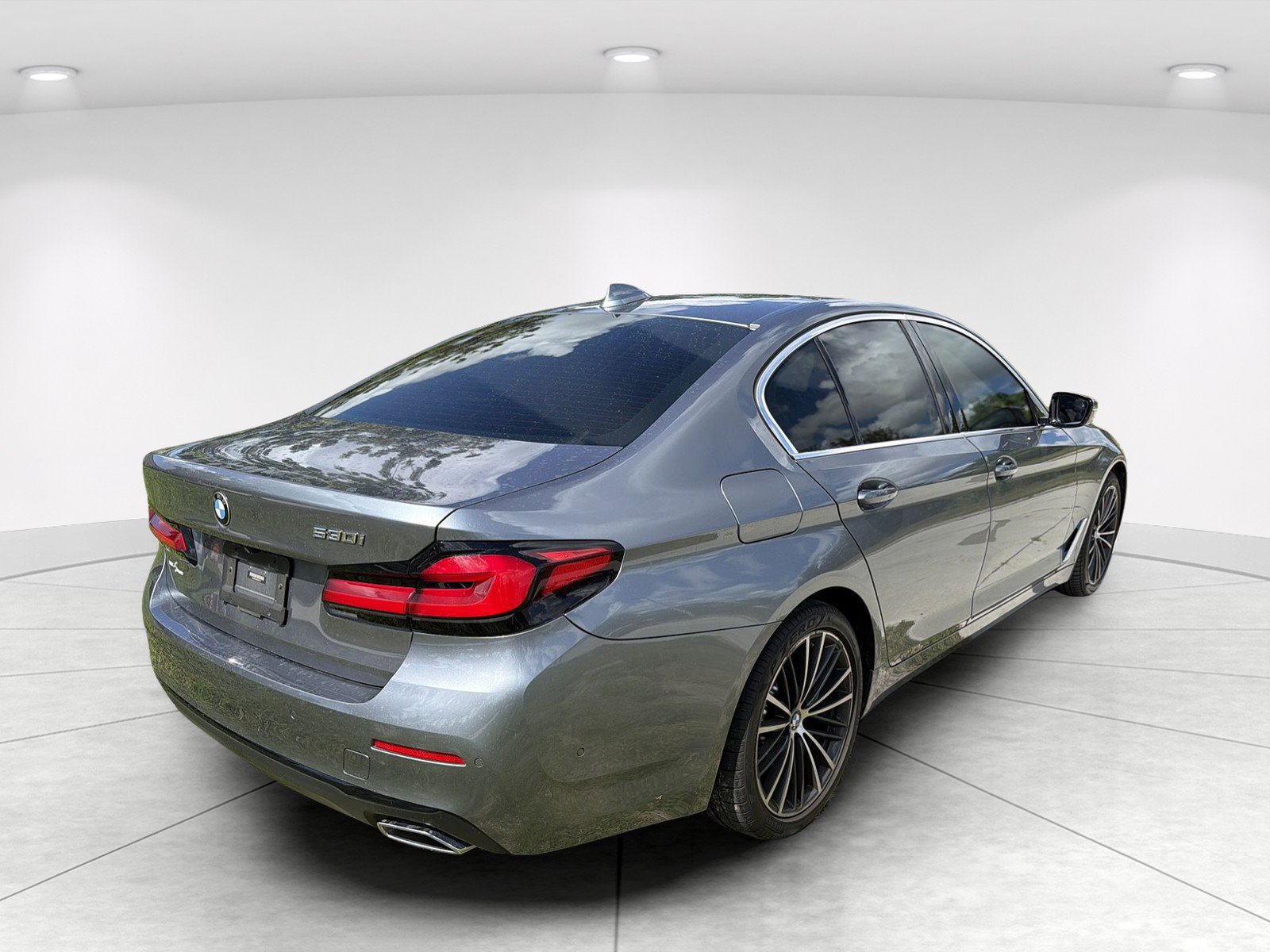 Used 2021 BMW 530i w/ Premium Package RWD image 4