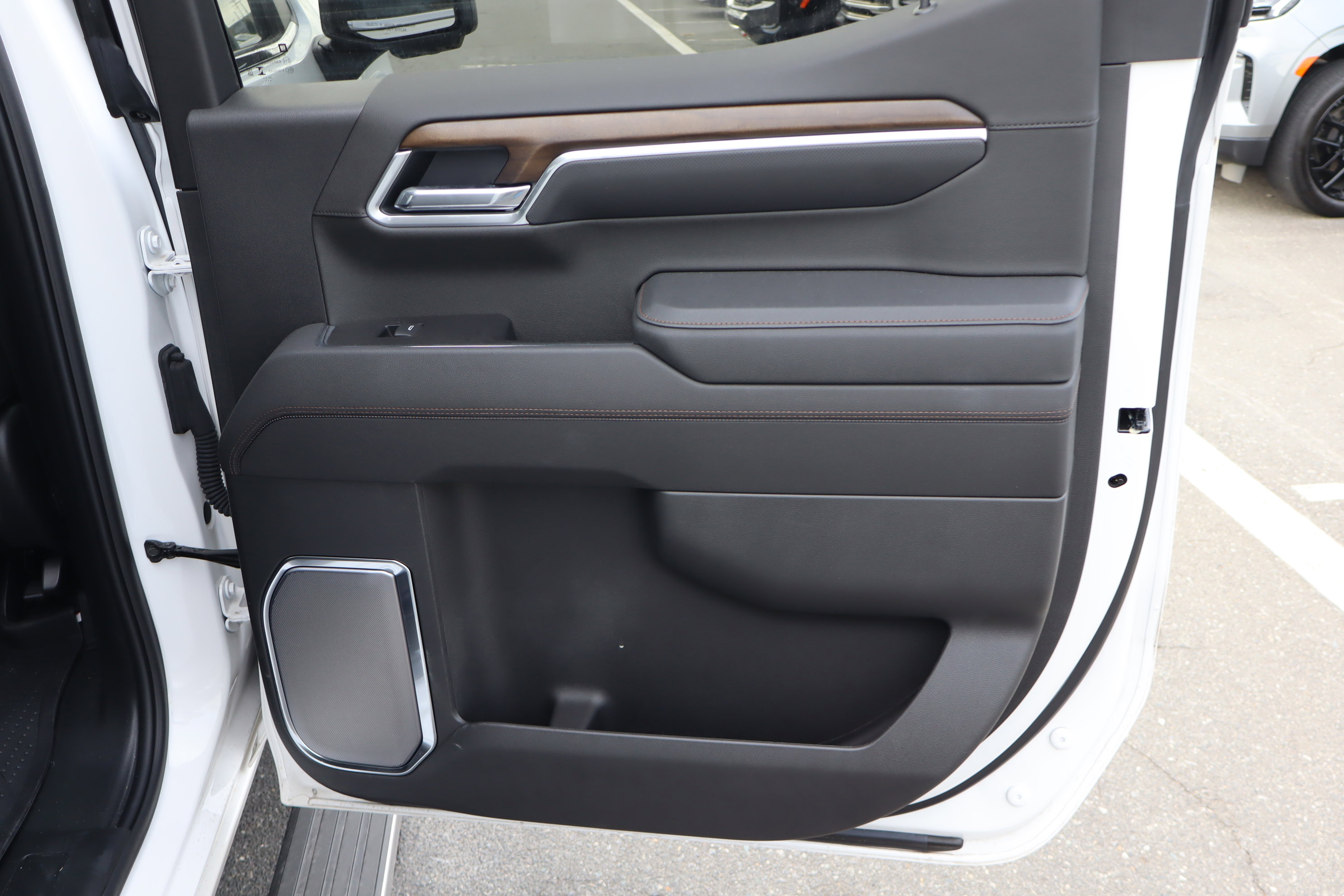 Certified 2025 Chevrolet Silverado 1500 High Country image 36