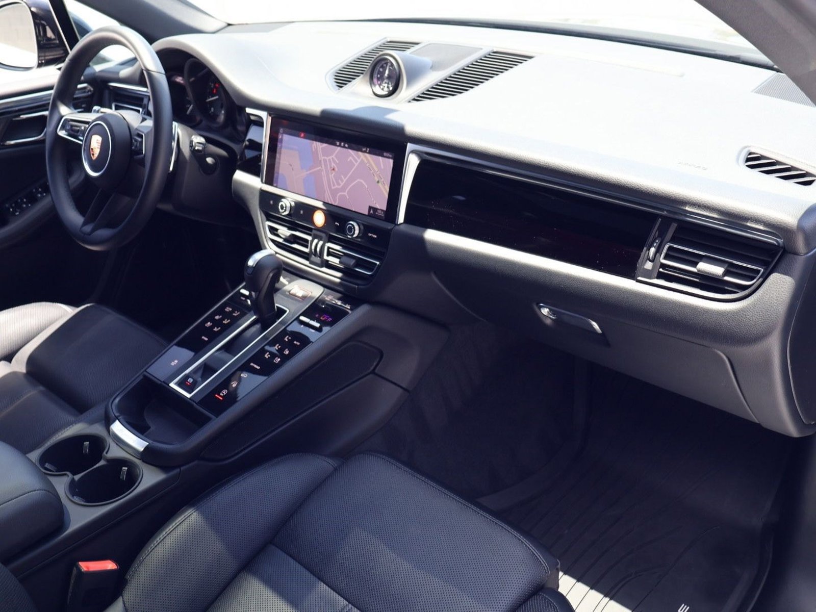 Certified 2025 Porsche Macan w/ Premium Package Plus AWD/4WD image 25