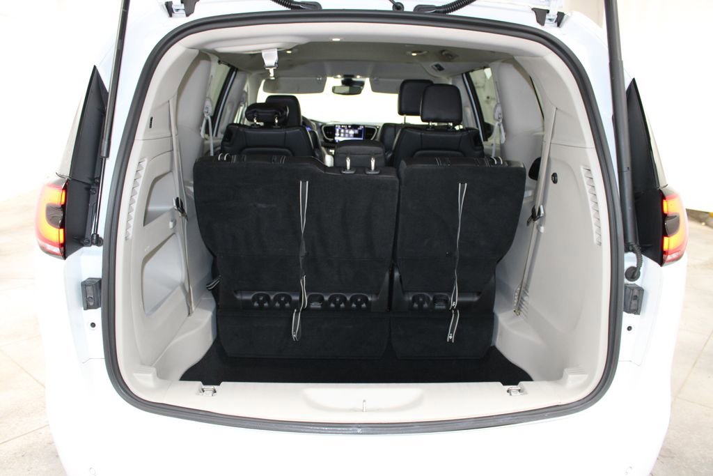 Used 2022 Chrysler Pacifica Touring-L FWD image 23