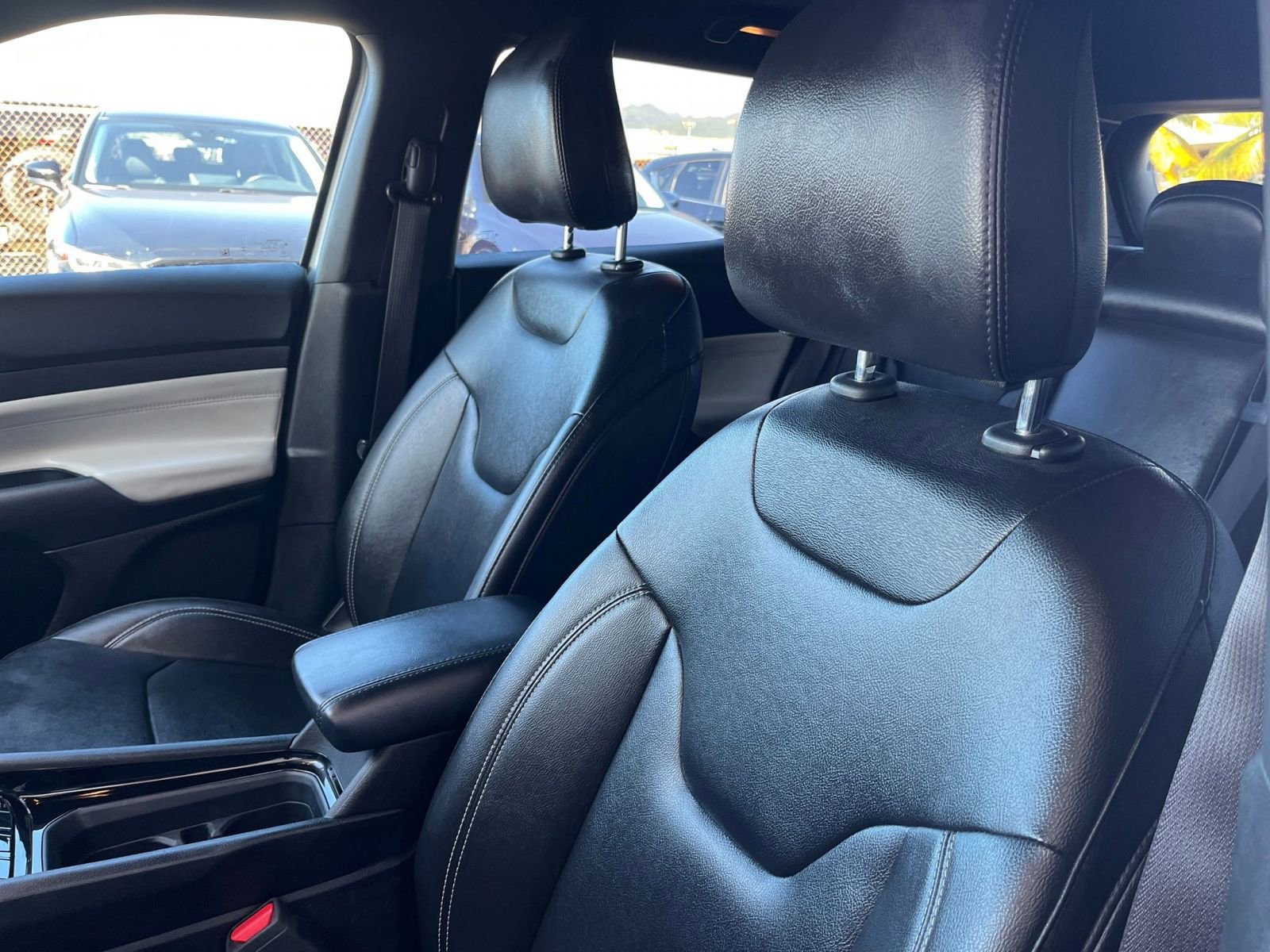 Used 2025 Jeep Compass Limited image 37