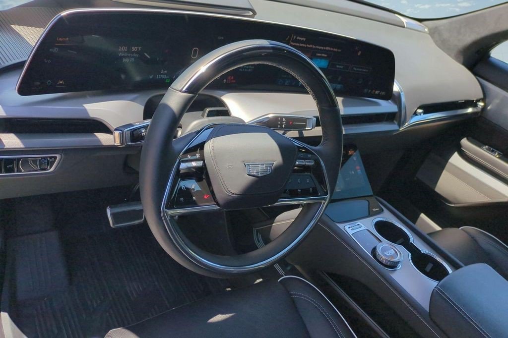 Certified 2026 Cadillac Vistiq Premium Luxury w/ LPO, Floor Liner Package AWD/4WD image 9
