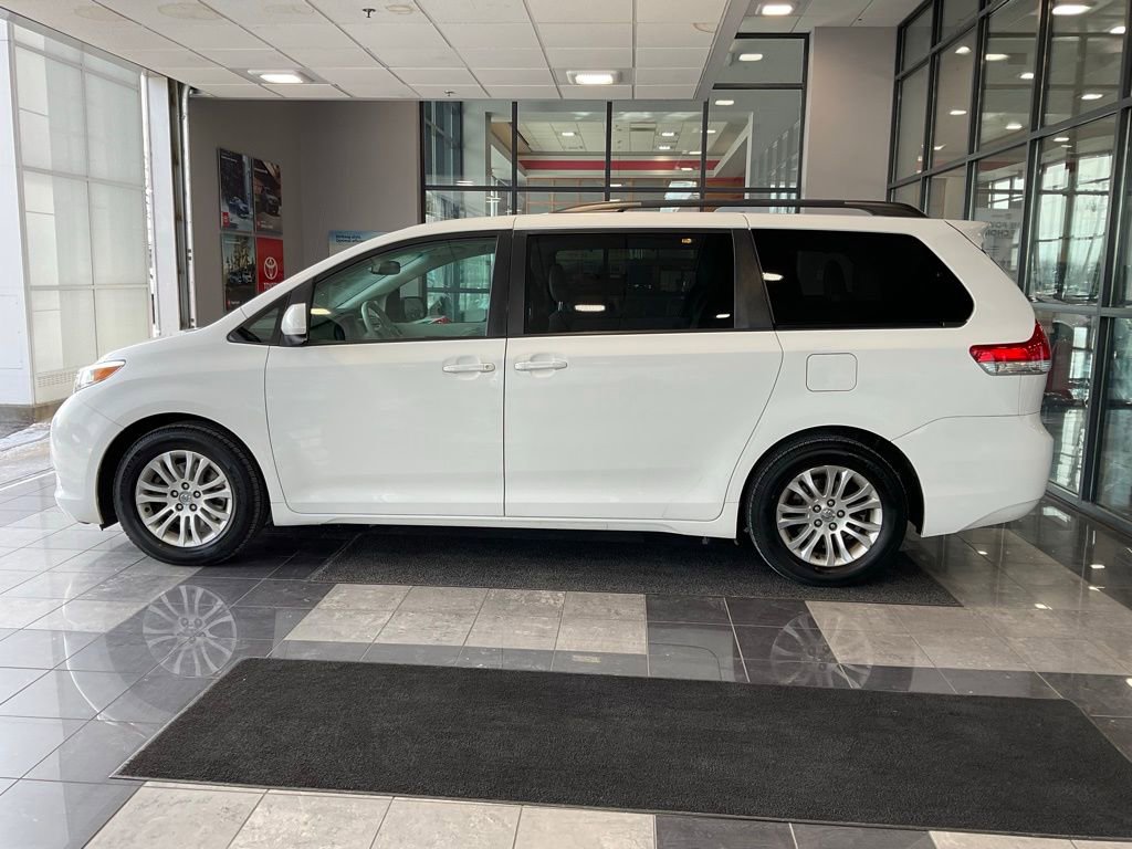Used 2012 Toyota Sienna XLE image 4