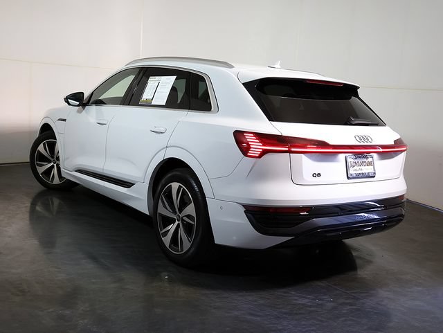 Used 2024 Audi Q8 e-tron Premium Plus w/ Premium Plus Package AWD/4WD image 2