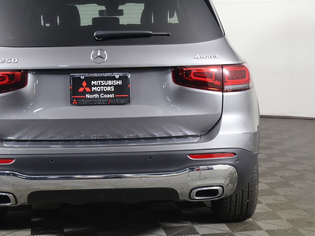 Used 2023 Mercedes-Benz GLB 250 4MATIC w/ Premium Package image 16