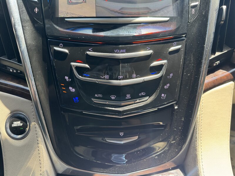Used 2016 Cadillac Escalade Luxury AWD/4WD image 50